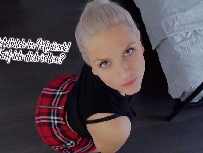 Stiefelbitch im Minirock! Darf ich dich reiten?