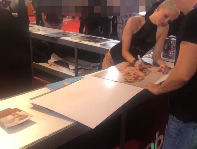 Venus 2019! Während der Autogrammstunde abgeschleppt